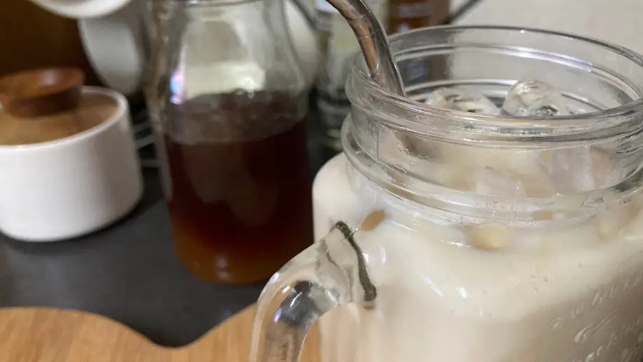 Iced honey latte